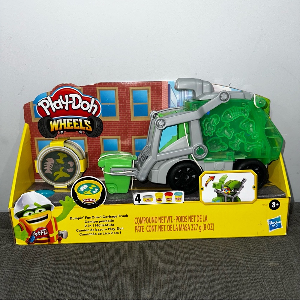 Play-Doh Wheels Dumpin' Fun Garbage Truck - Green and Gray